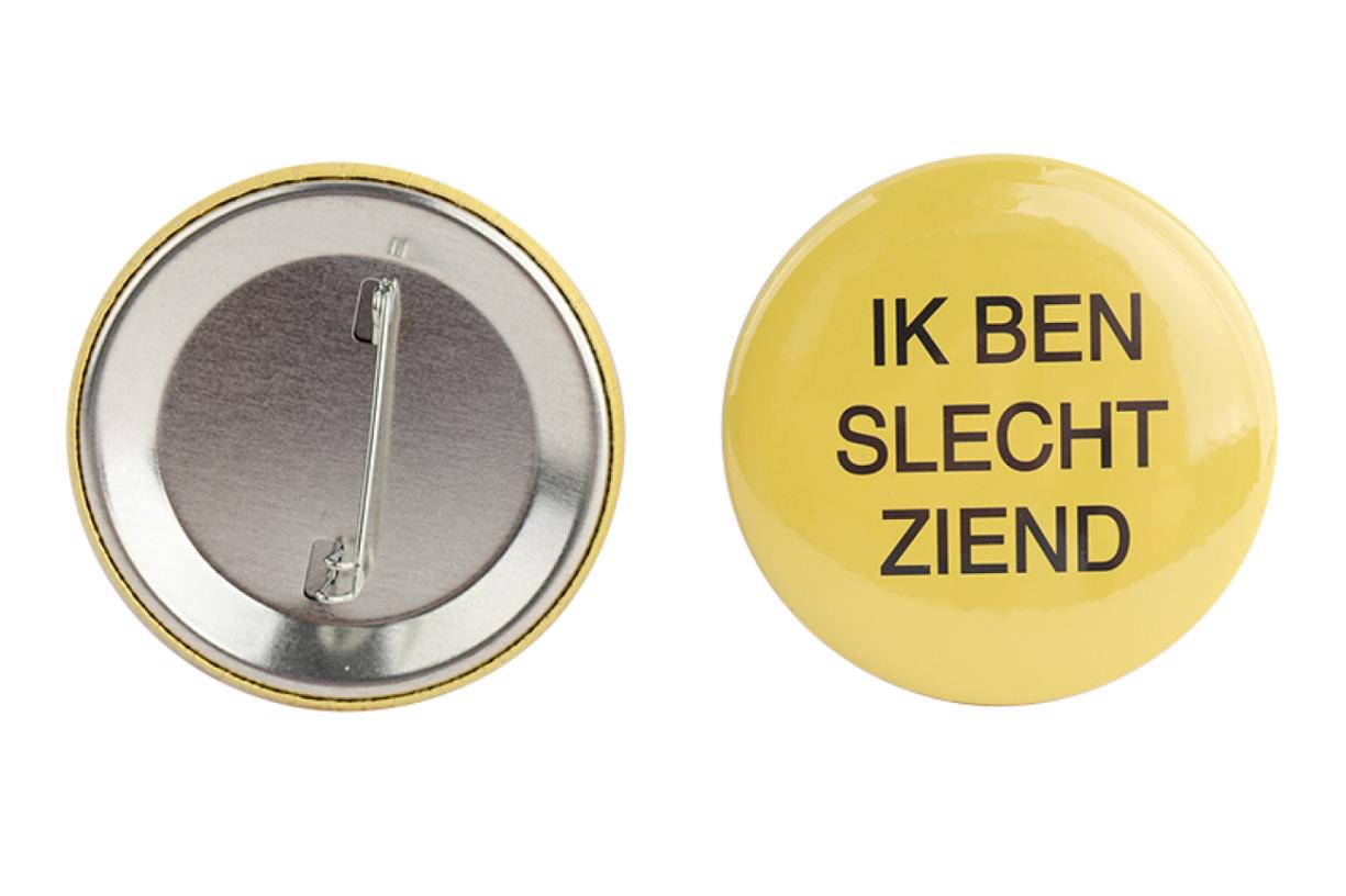 Button, Slechtziend met speldje