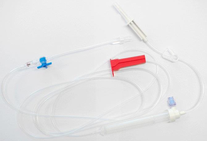 Transfusie systeem, Codan, Drip Swan, voorzien van bijspuitpunt. 